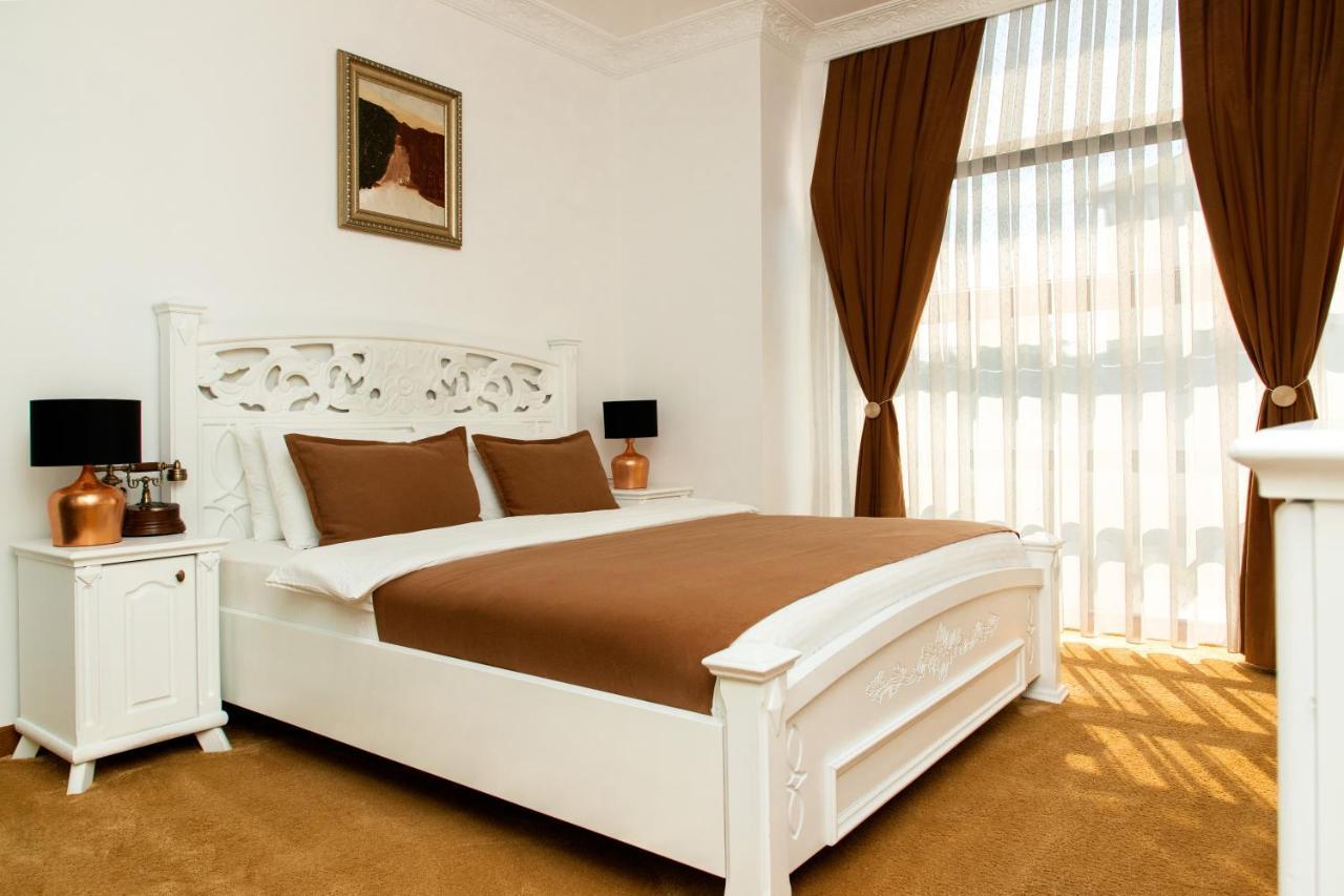 Golden Hotel Priştine Dış mekan fotoğraf