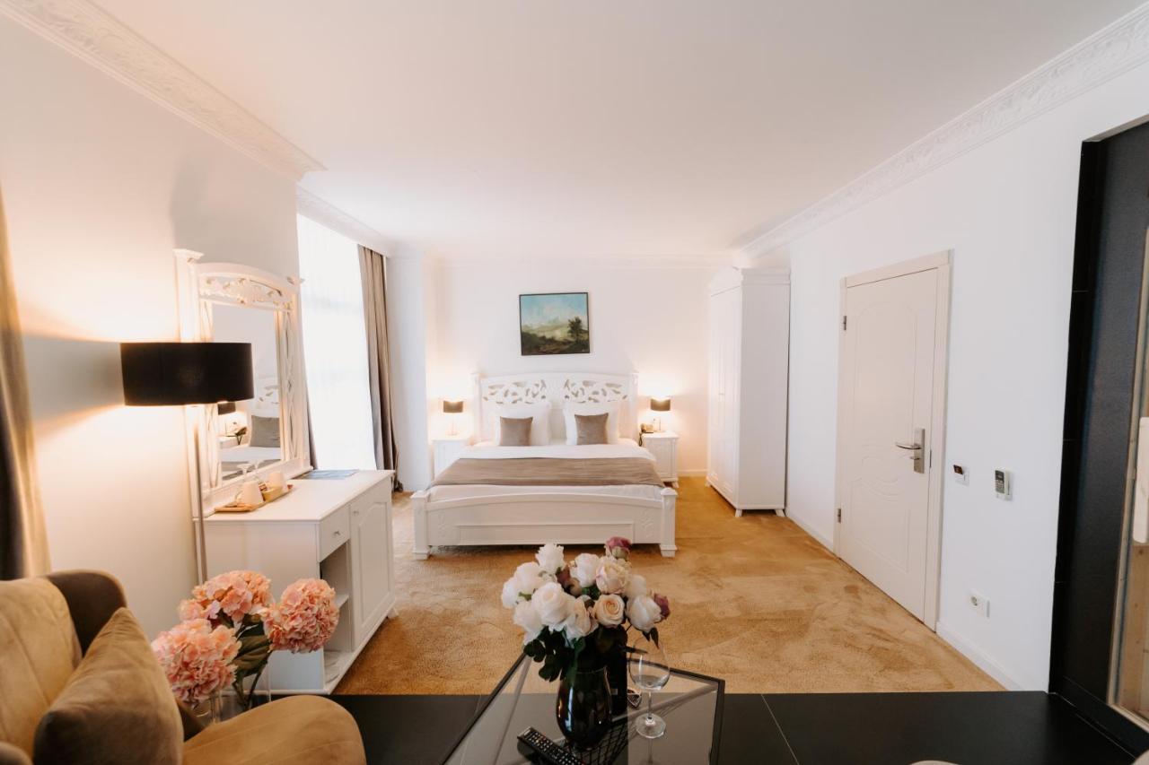 Golden Hotel Priştine Dış mekan fotoğraf