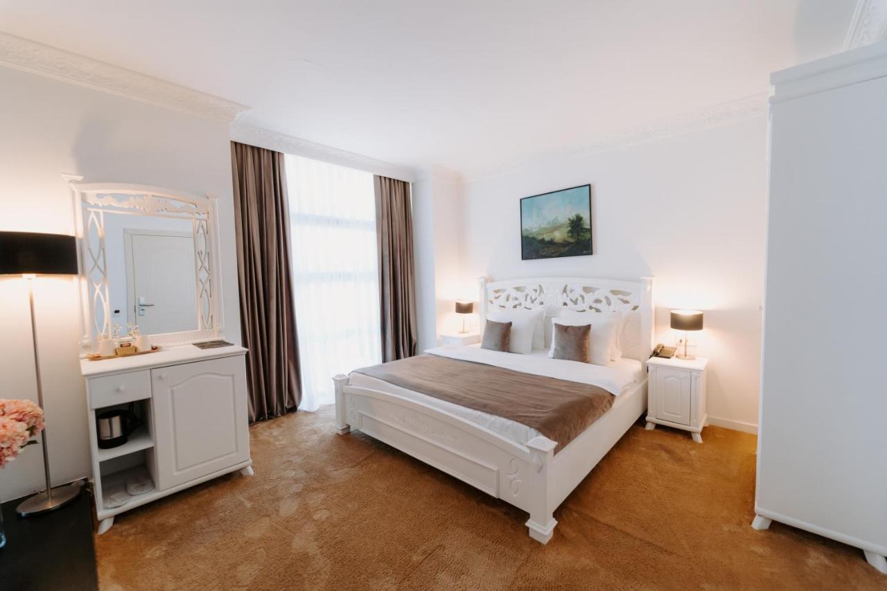 Golden Hotel Priştine Dış mekan fotoğraf