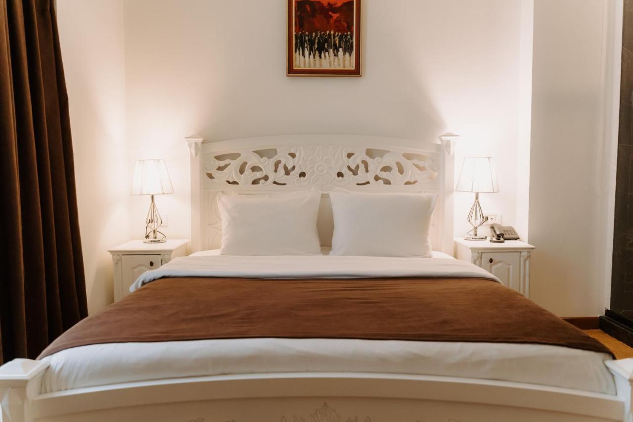 Golden Hotel Priştine Dış mekan fotoğraf