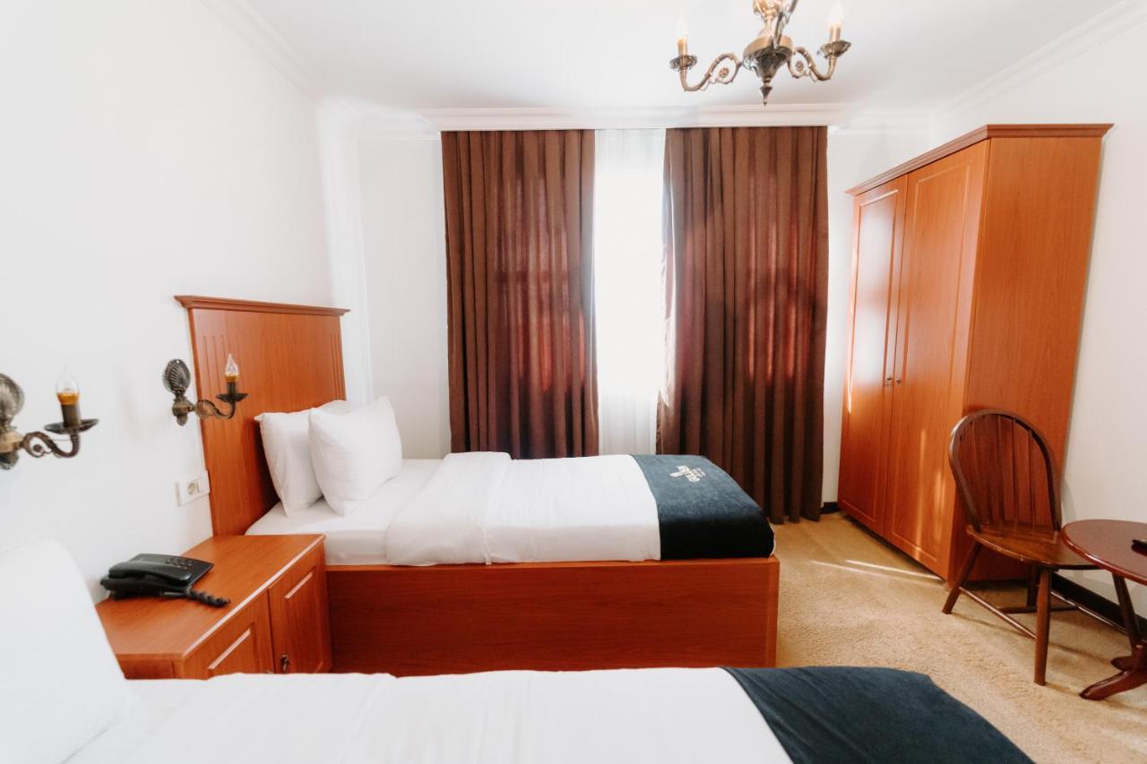 Golden Hotel Priştine Dış mekan fotoğraf