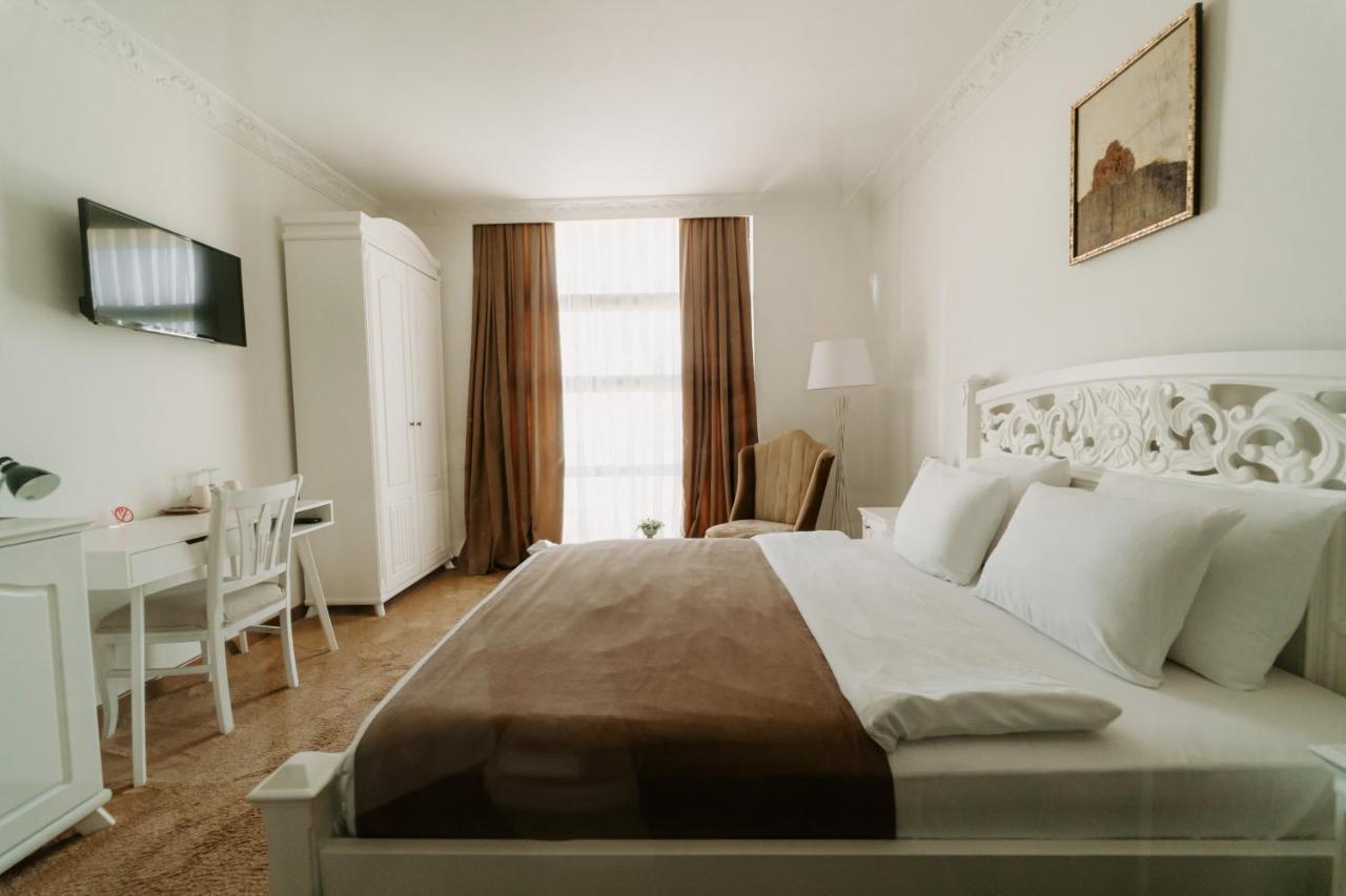 Golden Hotel Priştine Dış mekan fotoğraf