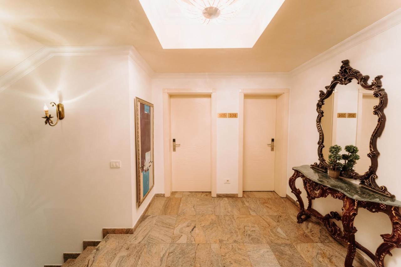 Golden Hotel Priştine Dış mekan fotoğraf