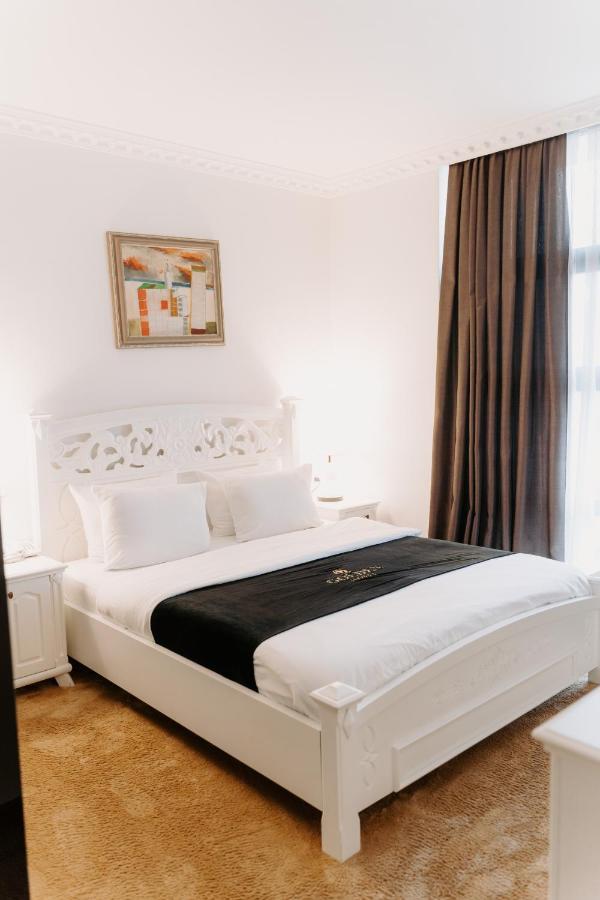 Golden Hotel Priştine Dış mekan fotoğraf