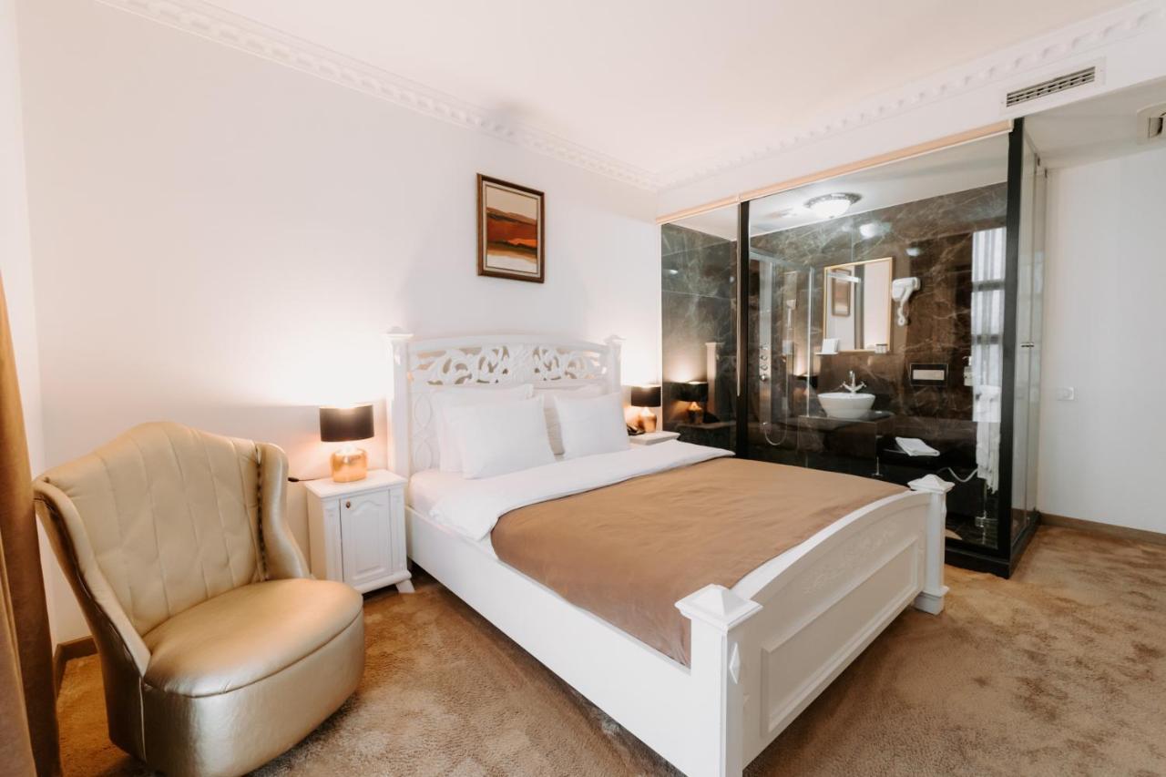 Golden Hotel Priştine Dış mekan fotoğraf