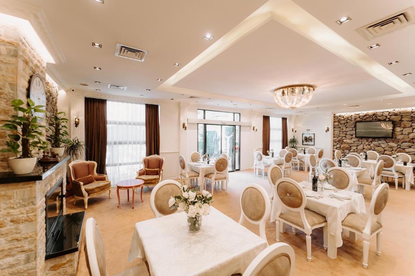 Golden Hotel Priştine Dış mekan fotoğraf