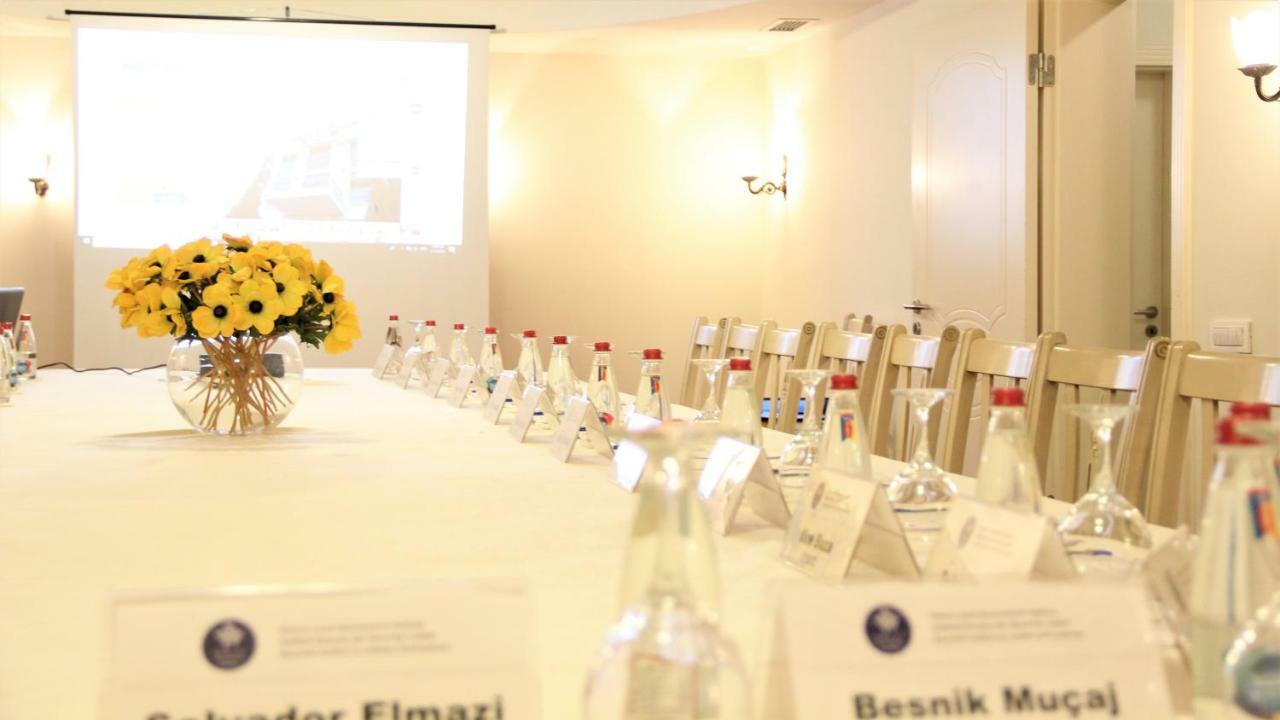 Golden Hotel Priştine Dış mekan fotoğraf